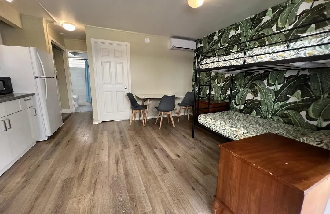 Waikiki Beachside Hostel-1