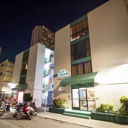 Waikiki Beachside Hostel-3