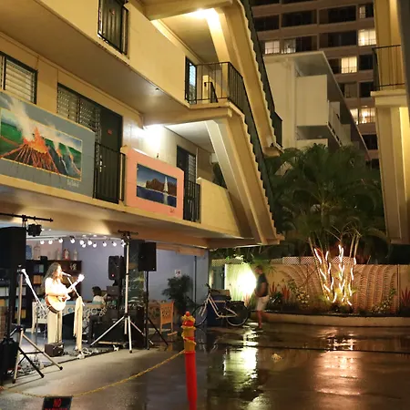 Waikiki Beachside Hostel-3